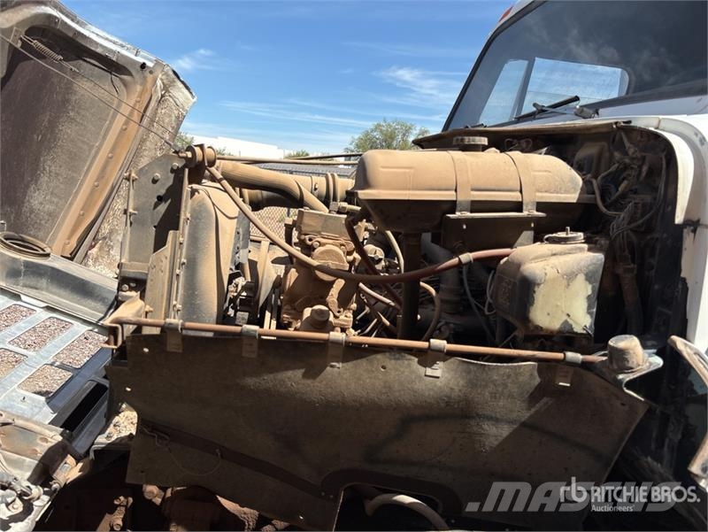 International F1954 6x4 Fuel Truck (Inoperable) Kamioni cisterne