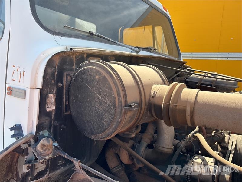 International F1954 6x4 Fuel Truck (Inoperable) Kamioni cisterne