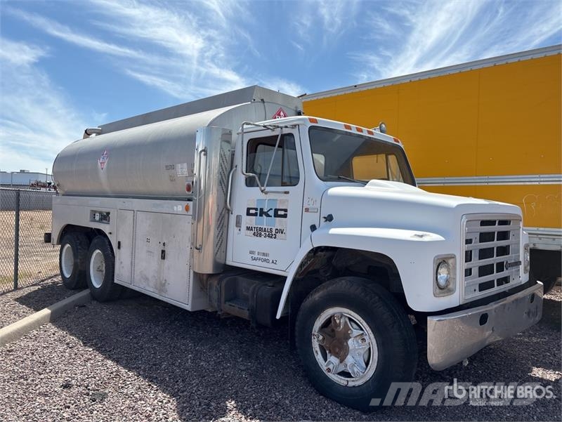 International F1954 6x4 Fuel Truck (Inoperable) Kamioni cisterne