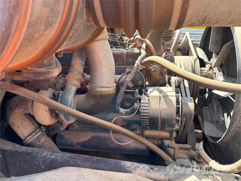International F1954 6x4 Fuel Truck (Inoperable) Kamioni cisterne