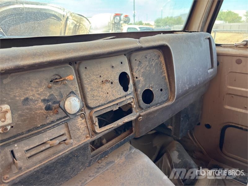 International F1954 6x4 Fuel Truck (Inoperable) Kamioni cisterne