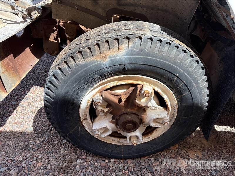International F1954 6x4 Fuel Truck (Inoperable) Kamioni cisterne