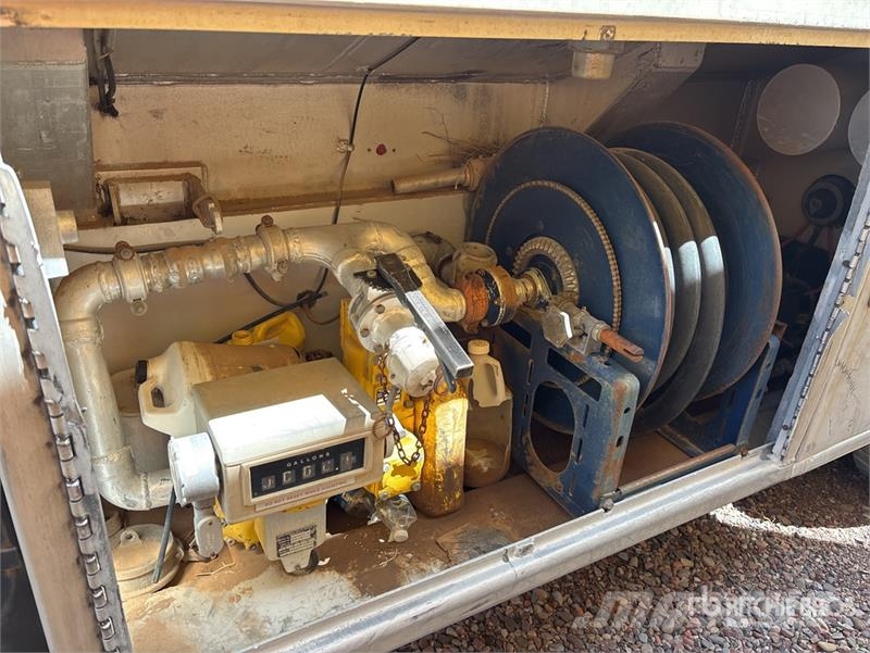 International F1954 6x4 Fuel Truck (Inoperable) Kamioni cisterne