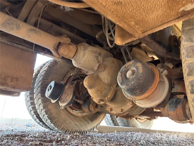 International F1954 6x4 Fuel Truck (Inoperable) Kamioni cisterne