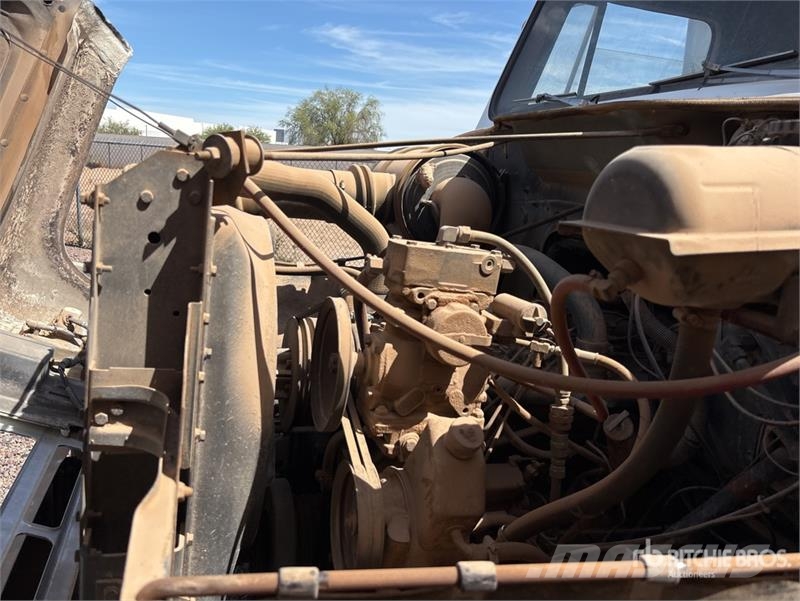 International F1954 6x4 Fuel Truck (Inoperable) Kamioni cisterne