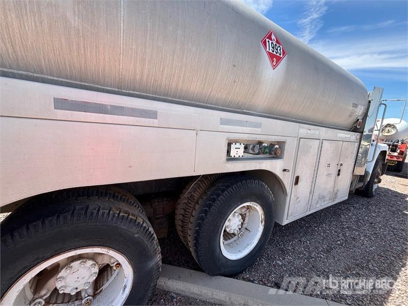 International F1954 6x4 Fuel Truck (Inoperable) Kamioni cisterne