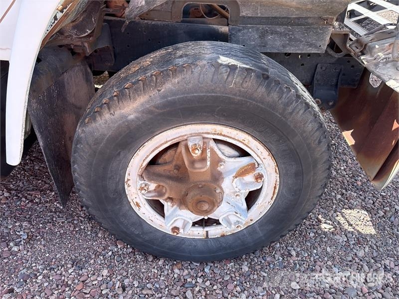 International F1954 6x4 Fuel Truck (Inoperable) Kamioni cisterne