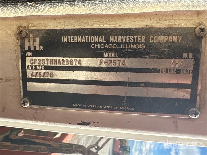 International F2574 Pašizgāzējs