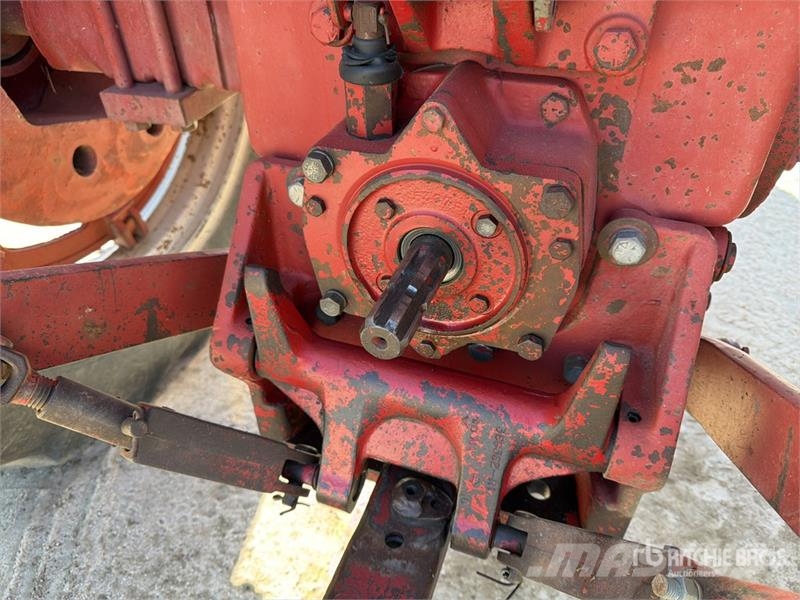 International Harvester Harvester 666 2WD Tractor Ciągniki rolnicze