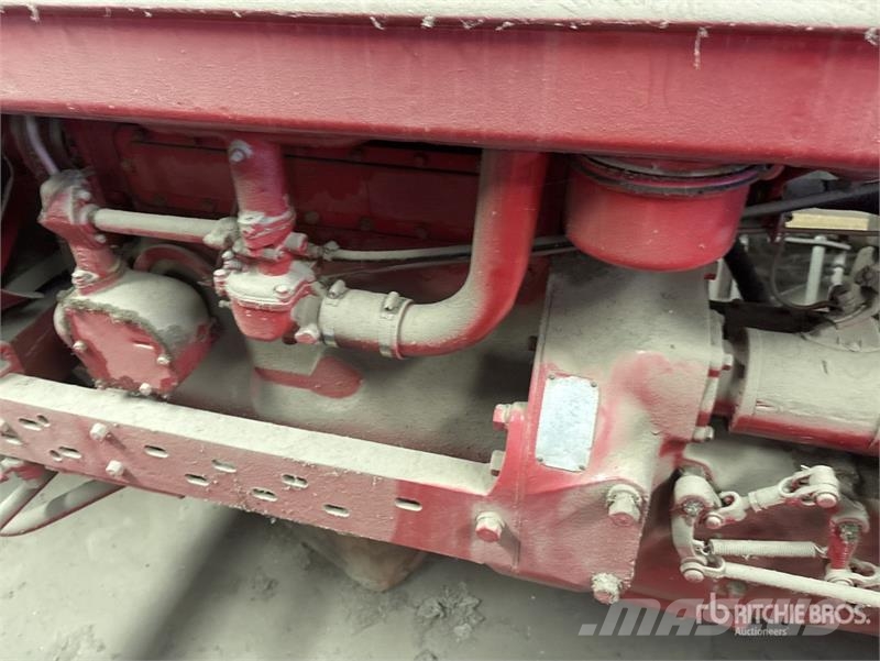 International Harvester Harvester 2WD Tractor Tractors