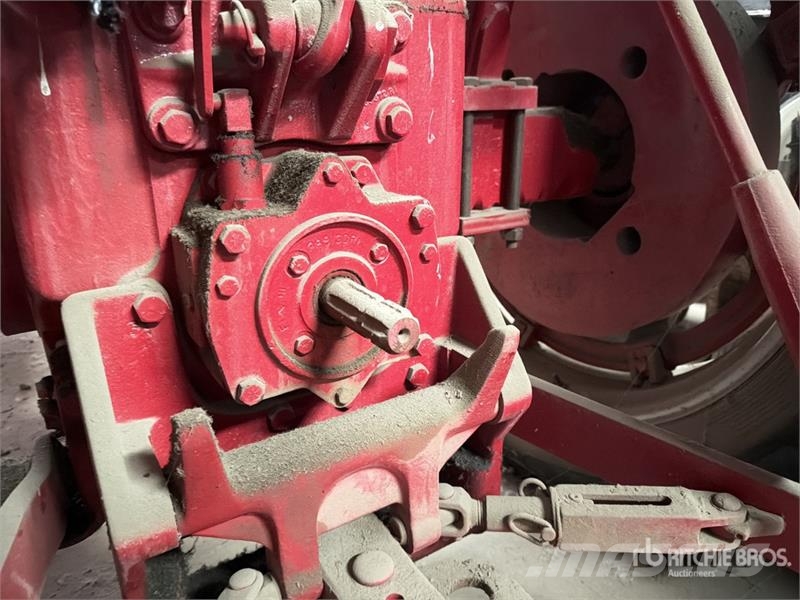 International Harvester Harvester 656 2WD Tractor Tractors