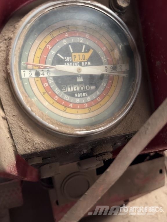International Harvester Harvester 656 2WD Tractor Tractors