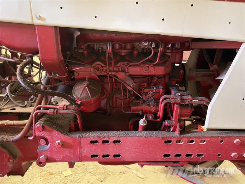 International Harvester Harvester 2WD Tractor Tractors
