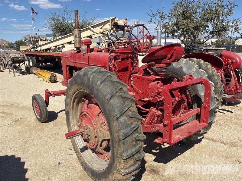 International Harvester Harvester 2WD Tractor Traktorer