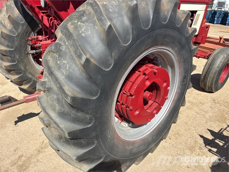 International Harvester Harvester 1066 2WD Tractor Ciągniki rolnicze