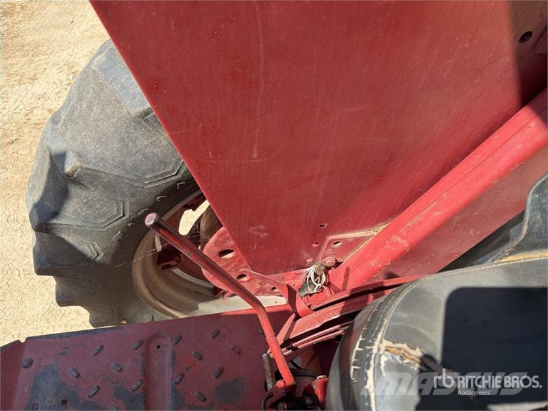 International Harvester Harvester 666 2WD Tractor Ciągniki rolnicze