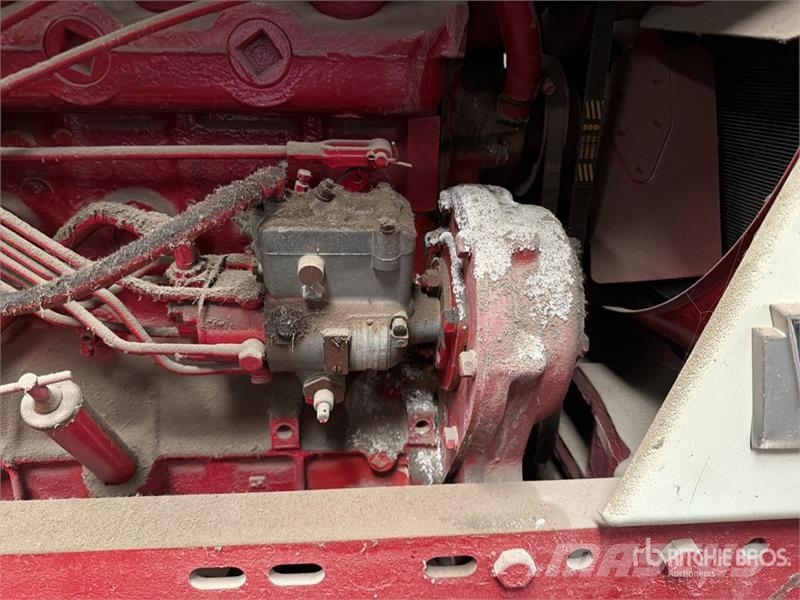International Harvester Harvester 656 2WD Tractor Tractors