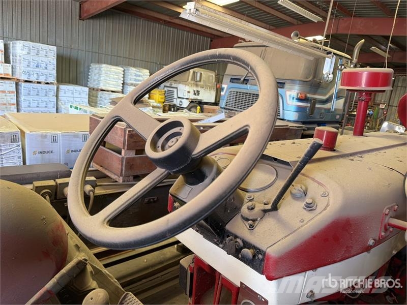 International Harvester Harvester 2WD Tractor Tractors