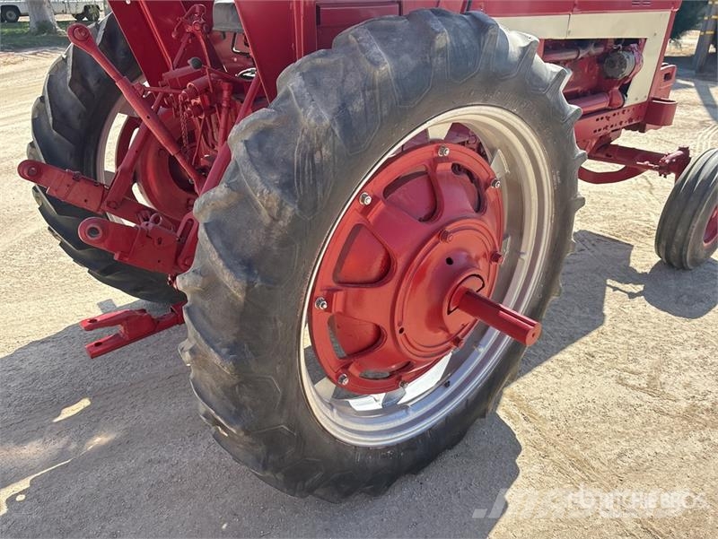 International Harvester Harvester F656D 2WD Tractor Ciągniki rolnicze