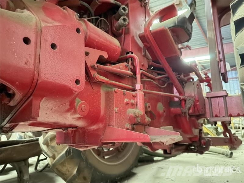 International Harvester Harvester 656 2WD Tractor Tractors