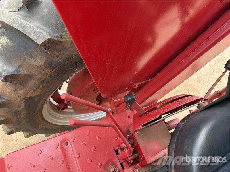 International Harvester Harvester 1066 2WD Tractor Ciągniki rolnicze