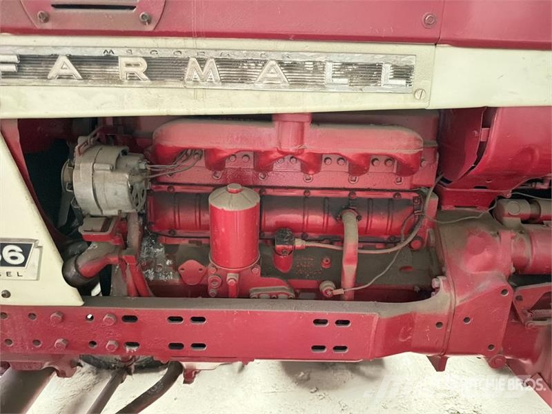International Harvester Harvester 656 2WD Tractor Tractors