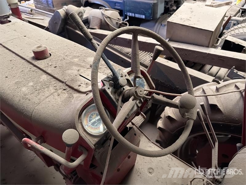 International Harvester Harvester 656 2WD Tractor Tractors