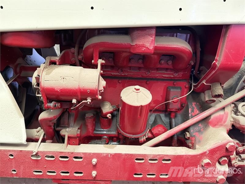 International Harvester Harvester 2WD Tractor Tractors