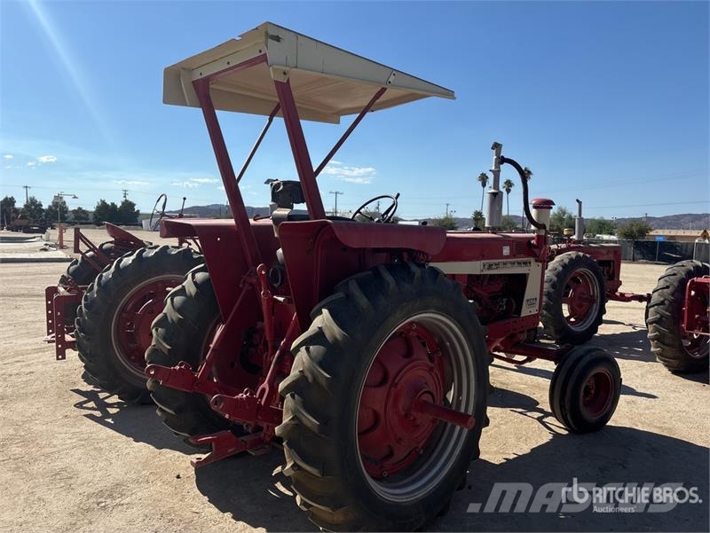 International Harvester Harvester 656 2WD Tractor Traktorer