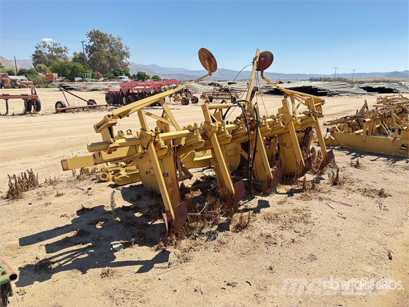 International Harvester Harvester 28 ft Plow Další