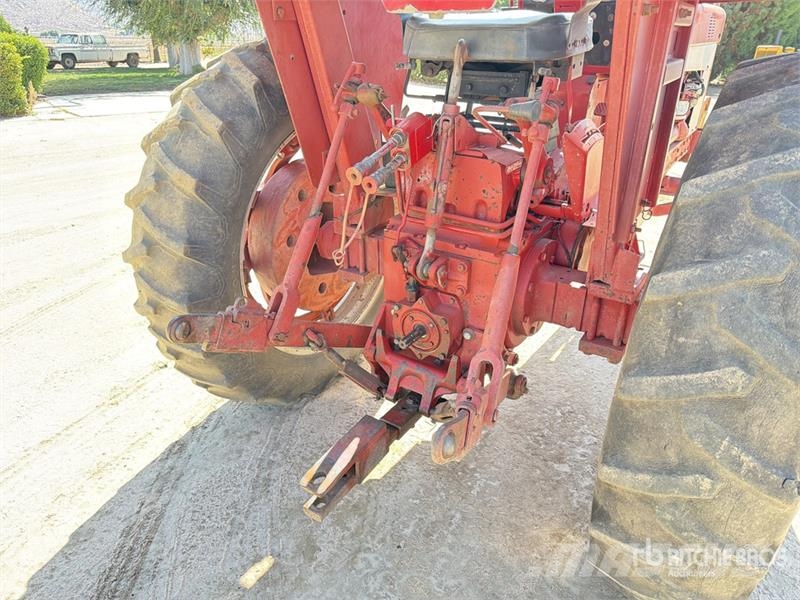 International Harvester Harvester 666 2WD Tractor Ciągniki rolnicze