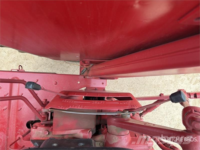International Harvester Harvester 1066 2WD Tractor Ciągniki rolnicze