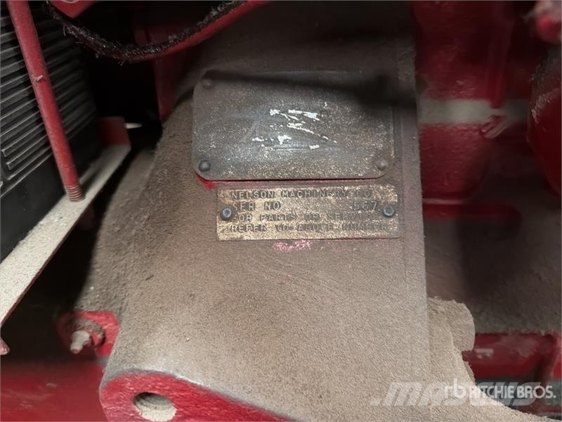 International Harvester Harvester 656 2WD Tractor Tractors