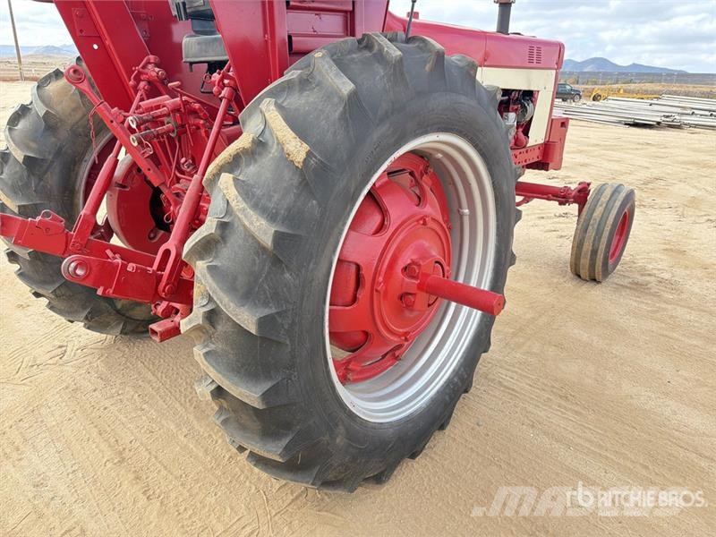 International Harvester Harvester 1066 2WD Tractor Ciągniki rolnicze