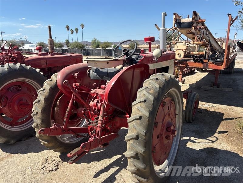 International Harvester Harvester 2WD Tractor Traktorer