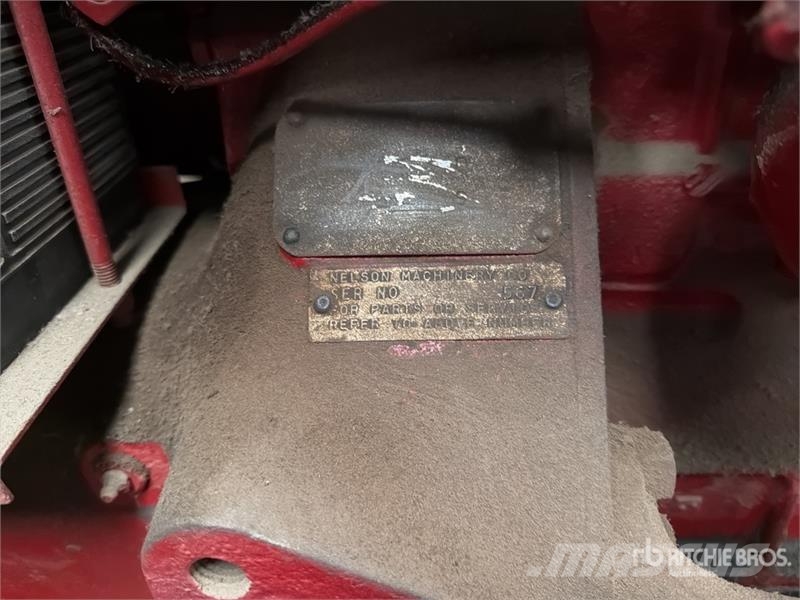 International Harvester Harvester 656 2WD Tractor Tractors