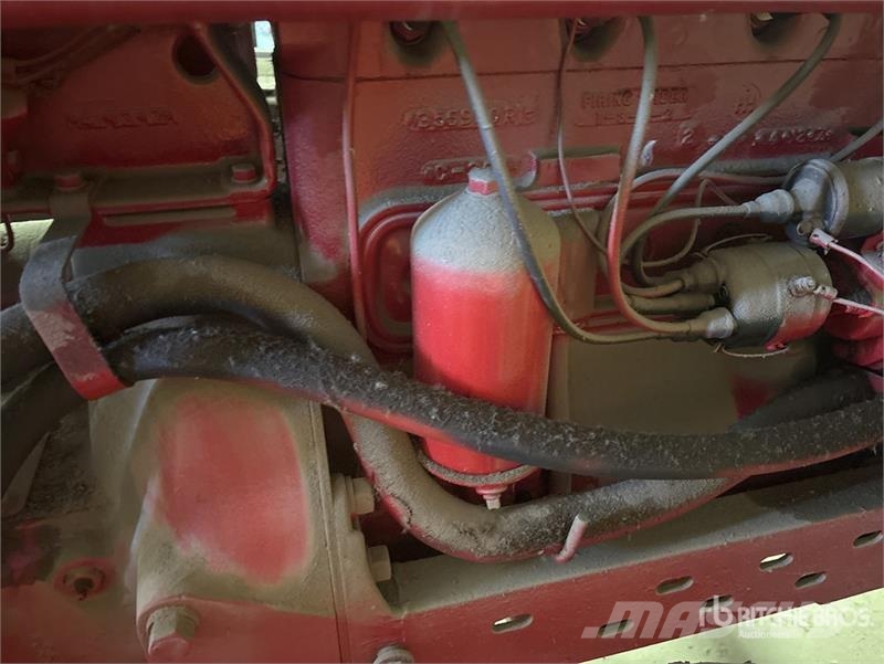 International Harvester Harvester 2WD Tractor Tractors