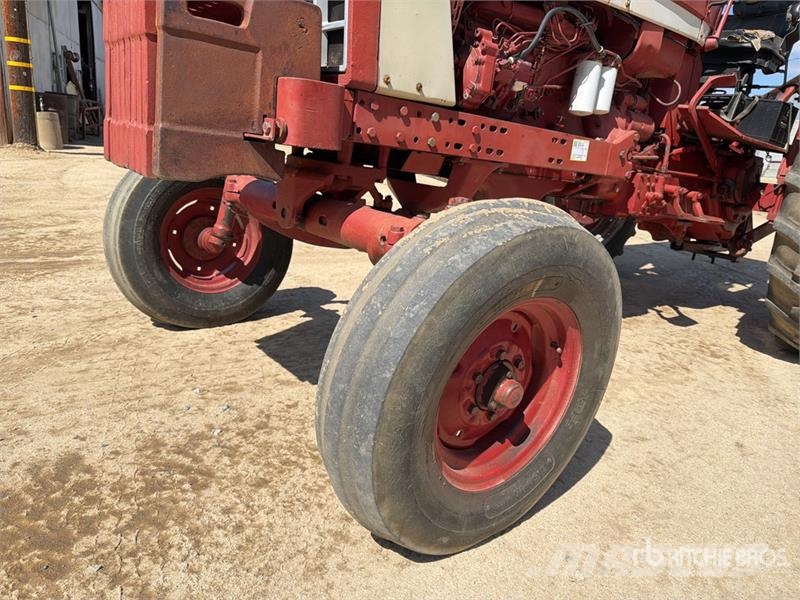 International Harvester Harvester 666 2WD Tractor Ciągniki rolnicze
