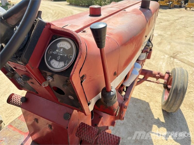 International Harvester Harvester 666 2WD Tractor Ciągniki rolnicze