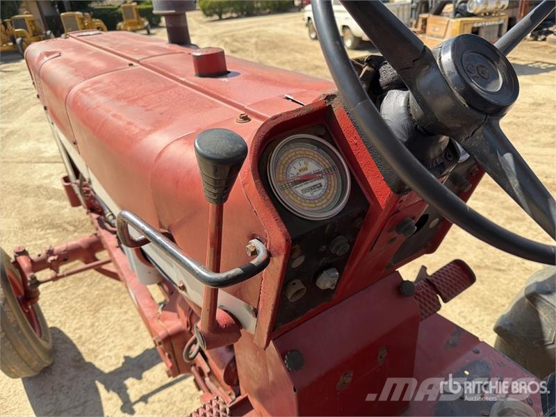 International Harvester Harvester 666 2WD Tractor Ciągniki rolnicze
