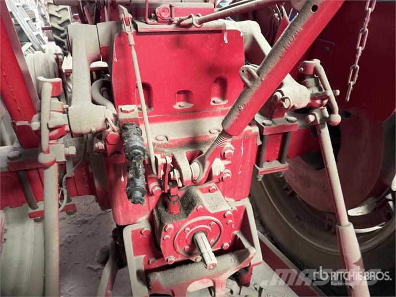 International Harvester Harvester 656 2WD Tractor Tractors