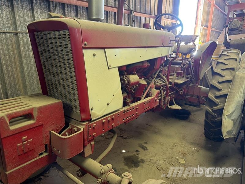 International Harvester Harvester 2WD Tractor Tractors