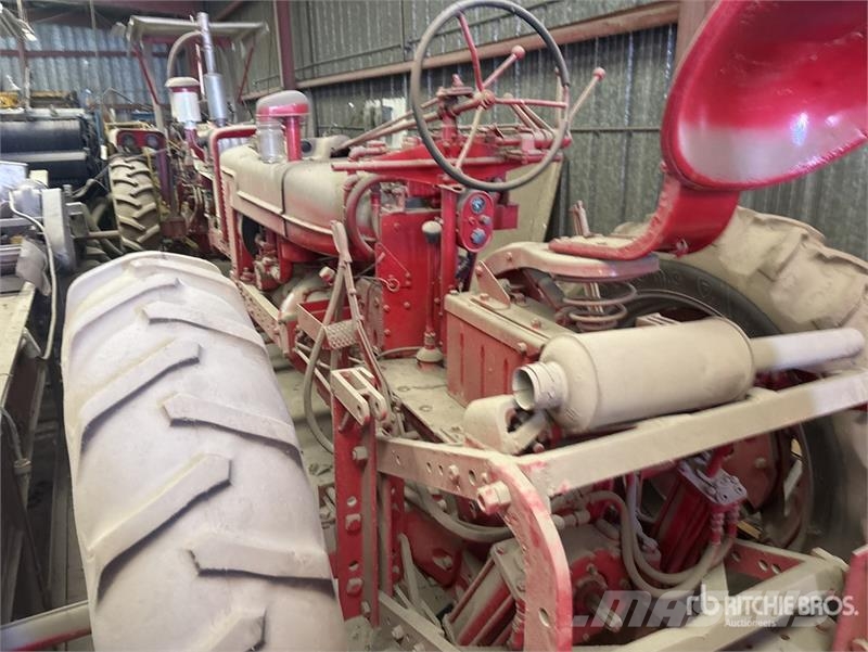 International Harvester Harvester 2WD Tractor Tractors