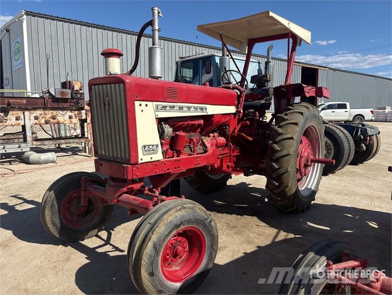 International Harvester Harvester 656 2WD Tractor Traktorer