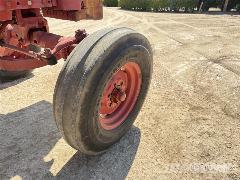International Harvester Harvester 666 2WD Tractor Ciągniki rolnicze