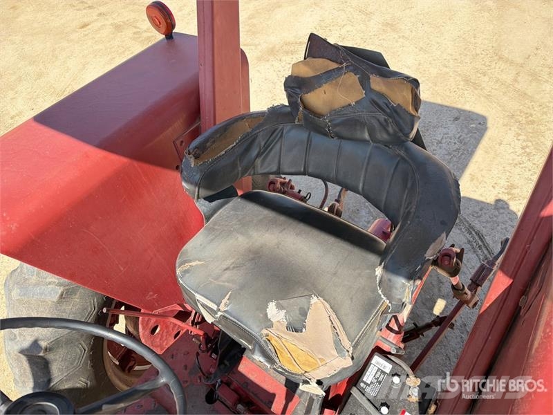 International Harvester Harvester 666 2WD Tractor Ciągniki rolnicze
