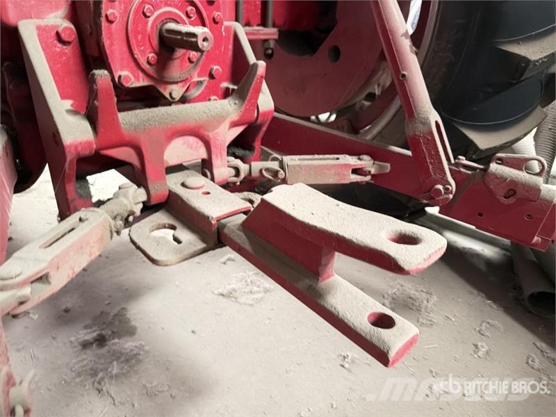 International Harvester Harvester 656 2WD Tractor Tractors