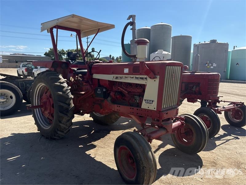 International Harvester Harvester 656 2WD Tractor Traktorer