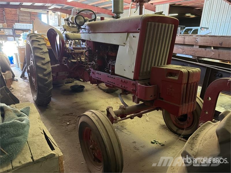 International Harvester Harvester 2WD Tractor Tractors