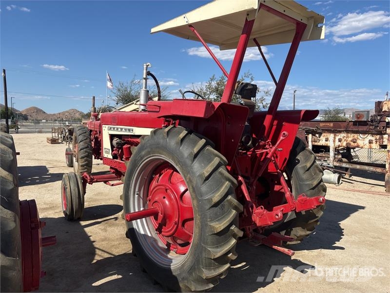 International Harvester Harvester 656 2WD Tractor Traktorer